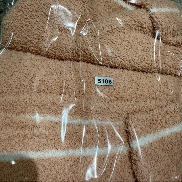 Barefoot Dreams Blush Pink Sweater and Shorts Set - Picture 16 of 16